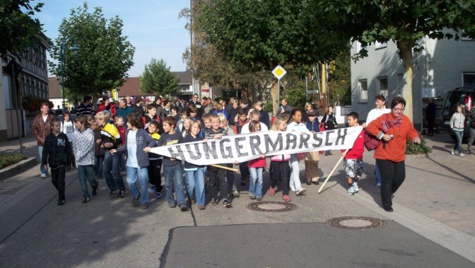 Hungermarsch 2009 -  Florian Runtsch, Ernst Wünschel fr Messdiener Leimersheim