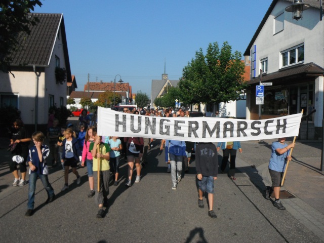 Hungermarsch 2011 -  Florian Runtsch, Niklas Liedke fr Messdiener Leimersheim
